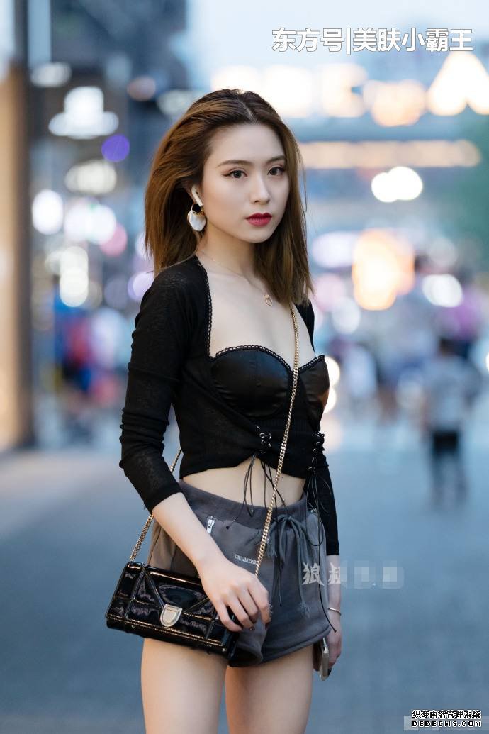 短褲，將曲線展現的淋漓盡致